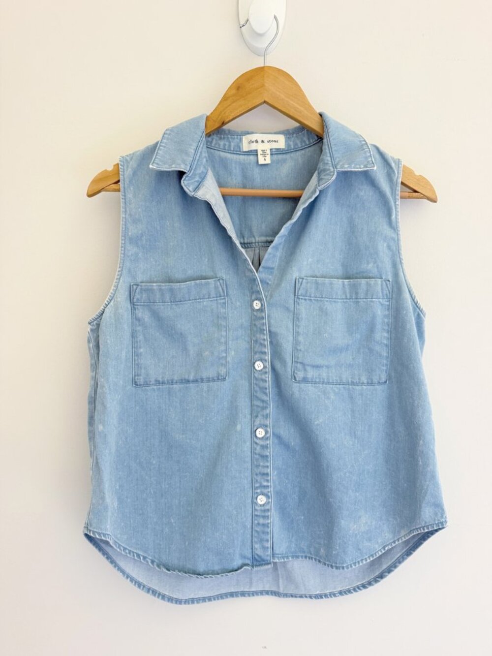 Cloth & Stone Sleeveless Collared Button Down Chambray Top Light Blue Size S